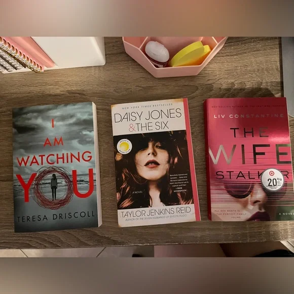 ASSORTER BUNDLE OF 6 BOOKS - Picture 2 of 7